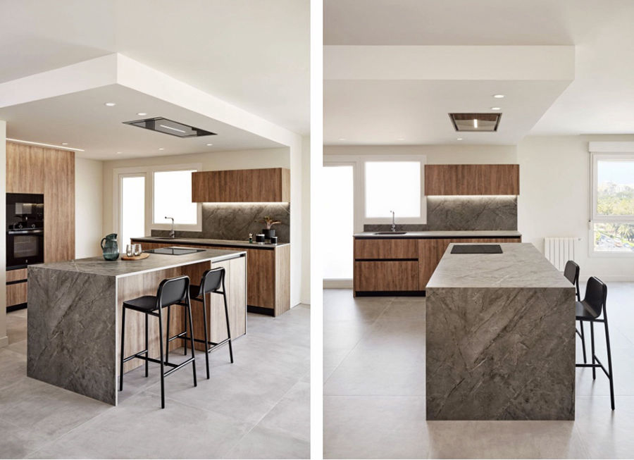 miaje cocina con isla mármol gris y frente acabado madera