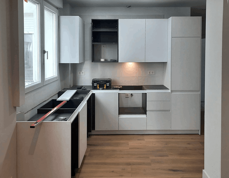 miaje cocina moderna sin terminar muebles blancos